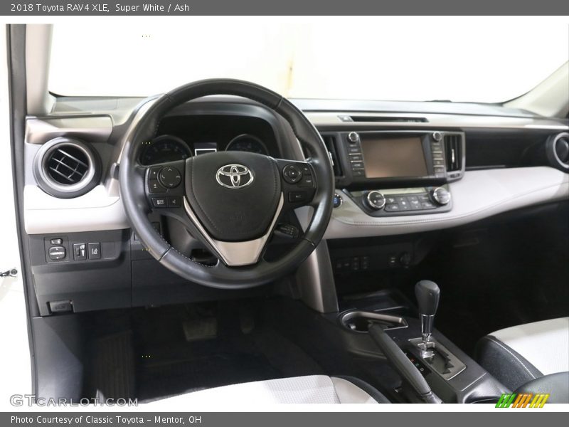 Super White / Ash 2018 Toyota RAV4 XLE