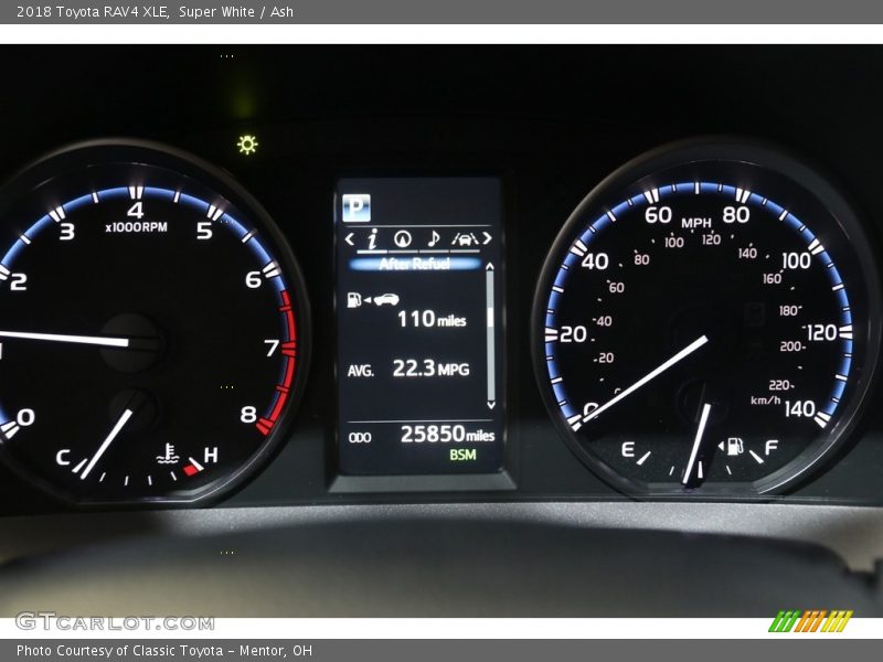 Super White / Ash 2018 Toyota RAV4 XLE