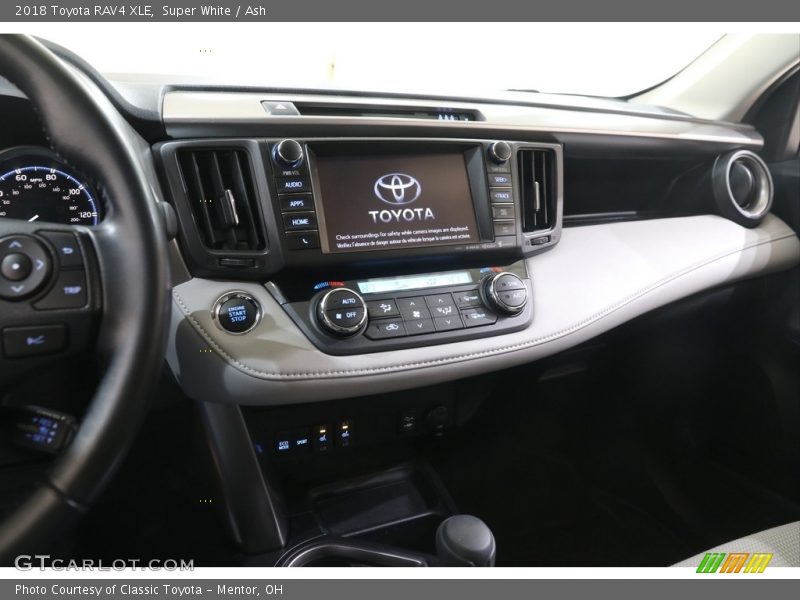 Super White / Ash 2018 Toyota RAV4 XLE