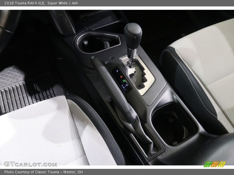 Super White / Ash 2018 Toyota RAV4 XLE