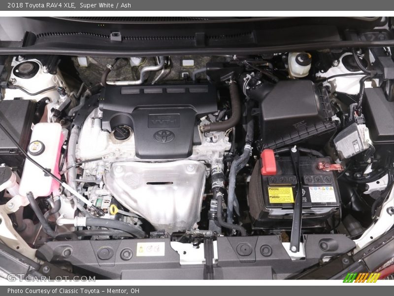 Super White / Ash 2018 Toyota RAV4 XLE