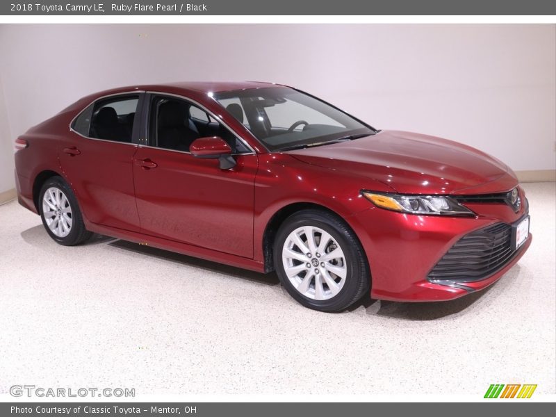 Ruby Flare Pearl / Black 2018 Toyota Camry LE