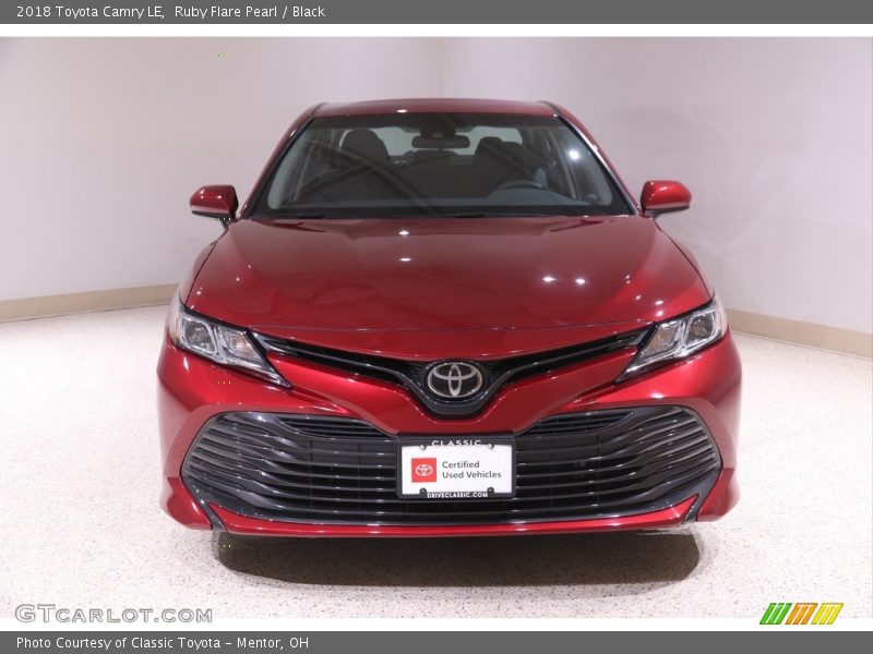 Ruby Flare Pearl / Black 2018 Toyota Camry LE