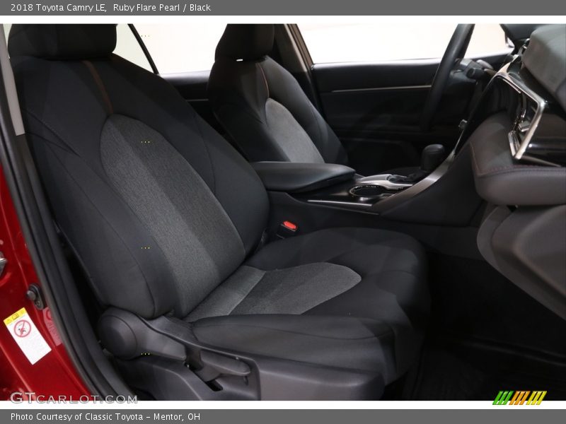 Ruby Flare Pearl / Black 2018 Toyota Camry LE