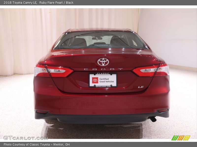 Ruby Flare Pearl / Black 2018 Toyota Camry LE