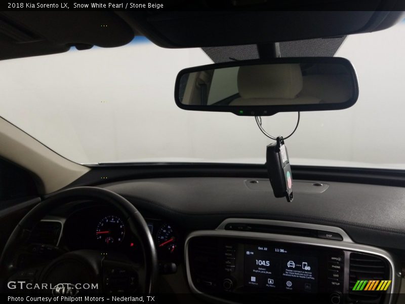 Snow White Pearl / Stone Beige 2018 Kia Sorento LX