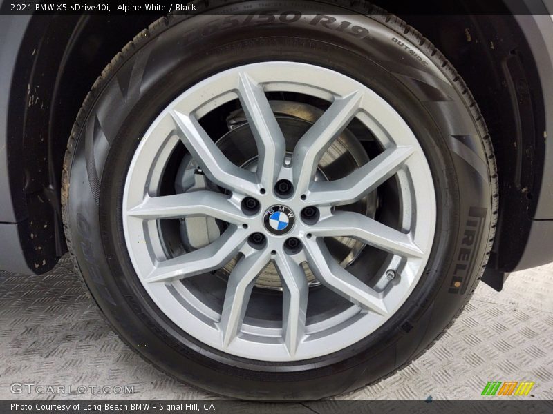 Alpine White / Black 2021 BMW X5 sDrive40i