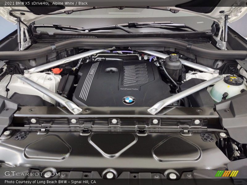 Alpine White / Black 2021 BMW X5 sDrive40i