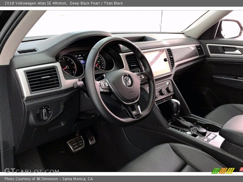 Deep Black Pearl / Titan Black 2018 Volkswagen Atlas SE 4Motion