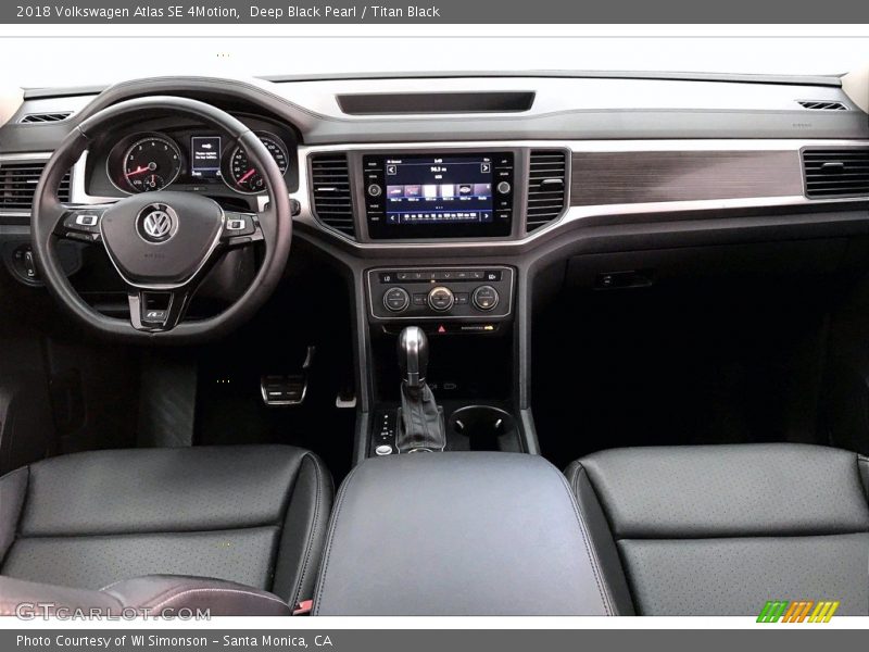 Deep Black Pearl / Titan Black 2018 Volkswagen Atlas SE 4Motion
