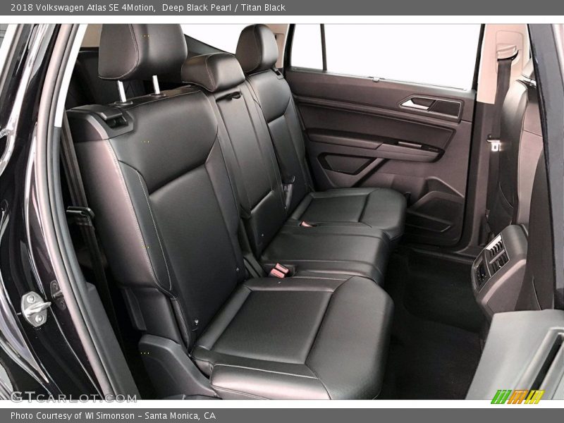 Deep Black Pearl / Titan Black 2018 Volkswagen Atlas SE 4Motion