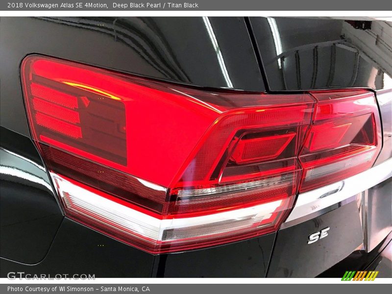 Deep Black Pearl / Titan Black 2018 Volkswagen Atlas SE 4Motion
