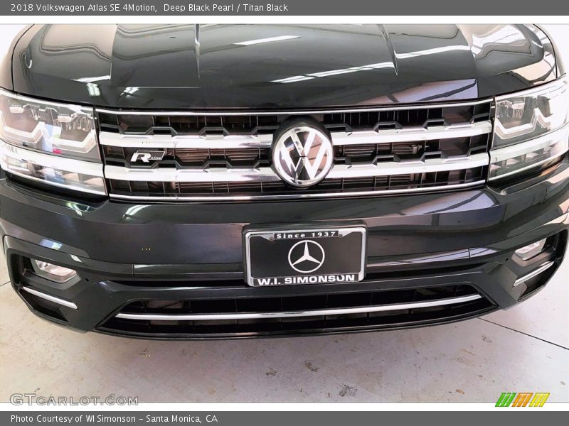 Deep Black Pearl / Titan Black 2018 Volkswagen Atlas SE 4Motion