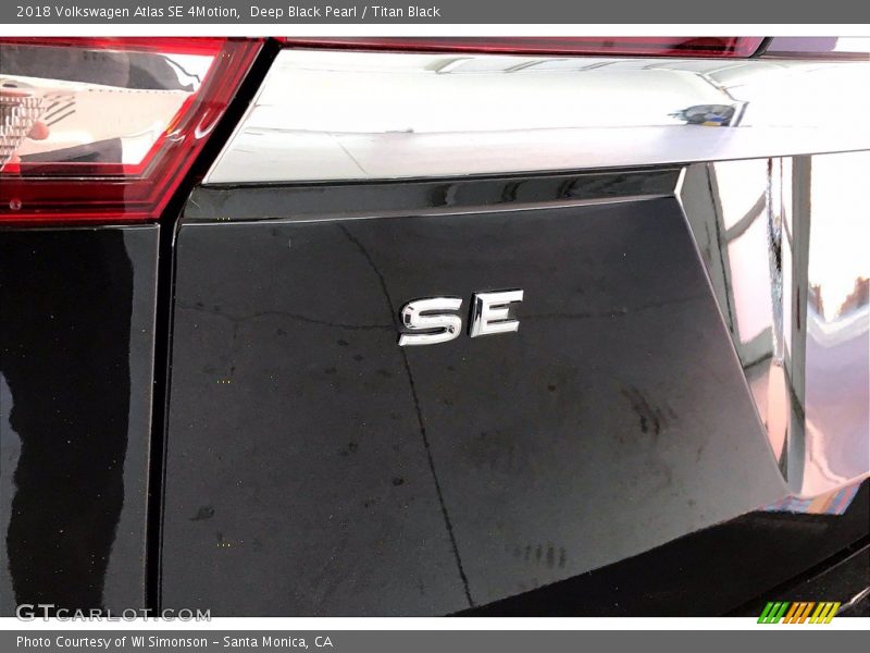 Deep Black Pearl / Titan Black 2018 Volkswagen Atlas SE 4Motion