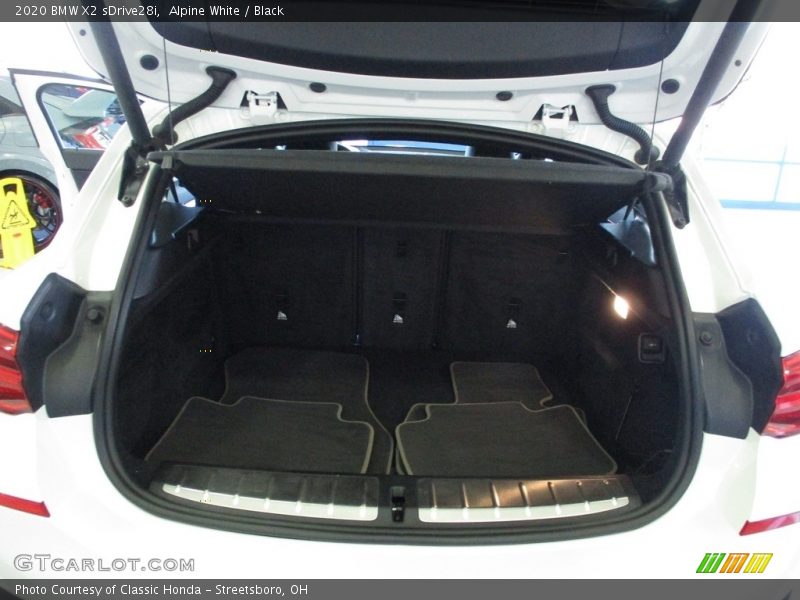 Alpine White / Black 2020 BMW X2 sDrive28i