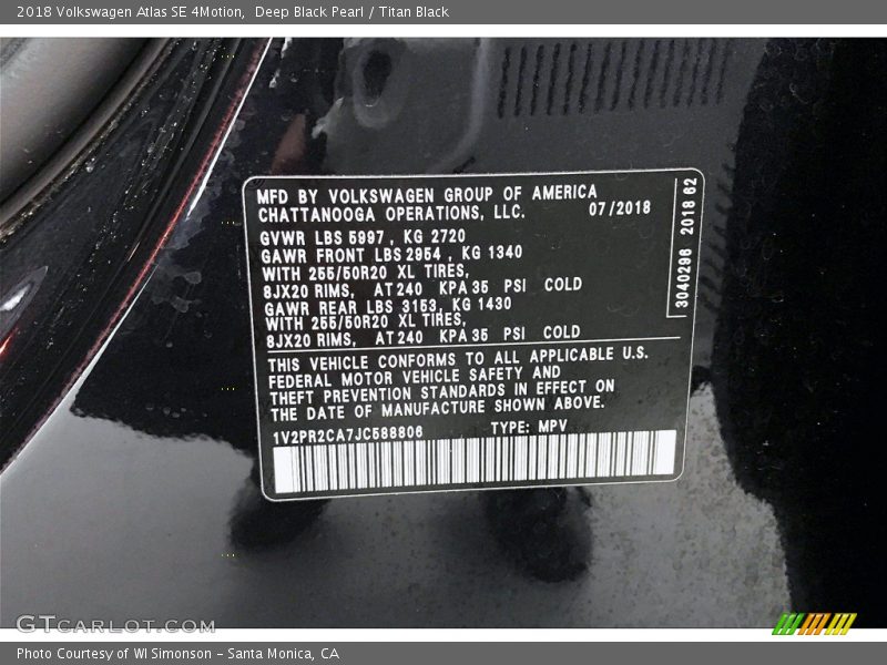 Deep Black Pearl / Titan Black 2018 Volkswagen Atlas SE 4Motion