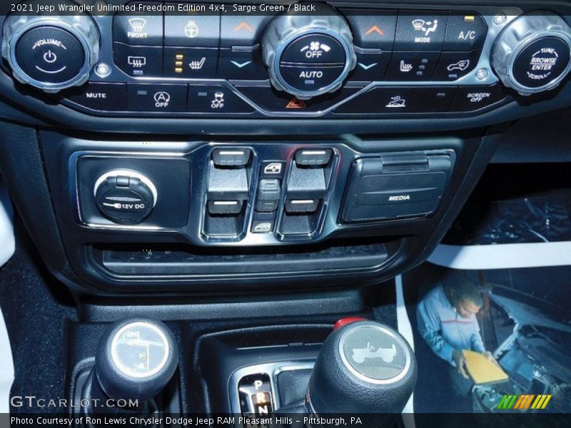 Controls of 2021 Wrangler Unlimited Freedom Edition 4x4