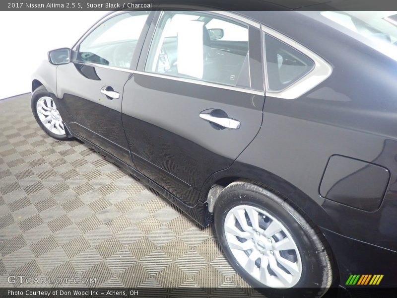 Super Black / Charcoal 2017 Nissan Altima 2.5 S