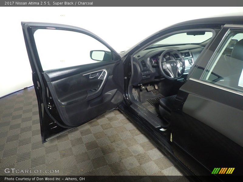 Super Black / Charcoal 2017 Nissan Altima 2.5 S