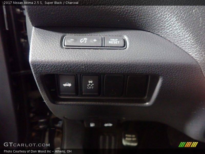 Super Black / Charcoal 2017 Nissan Altima 2.5 S