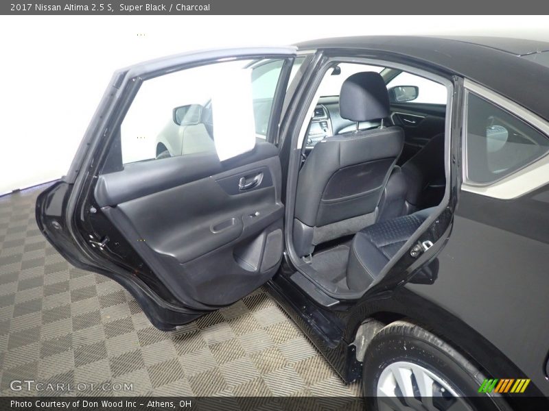 Super Black / Charcoal 2017 Nissan Altima 2.5 S