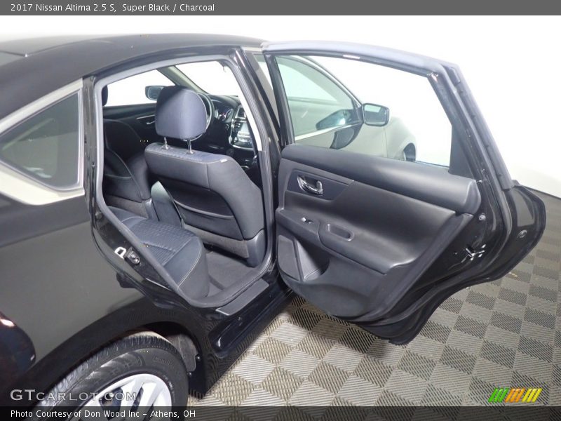 Super Black / Charcoal 2017 Nissan Altima 2.5 S