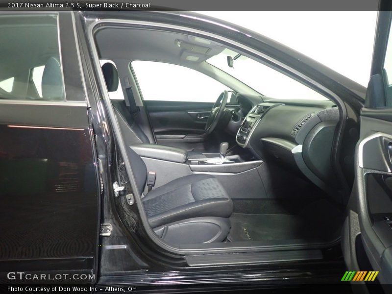 Super Black / Charcoal 2017 Nissan Altima 2.5 S
