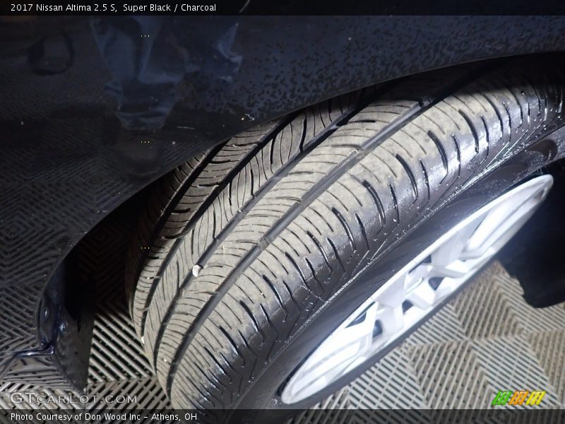 Super Black / Charcoal 2017 Nissan Altima 2.5 S