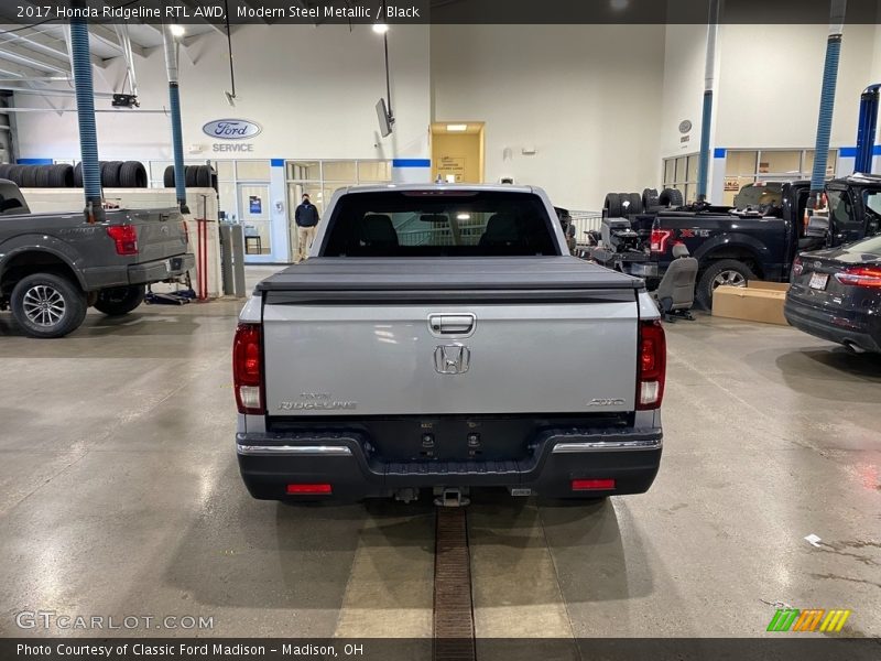 Modern Steel Metallic / Black 2017 Honda Ridgeline RTL AWD