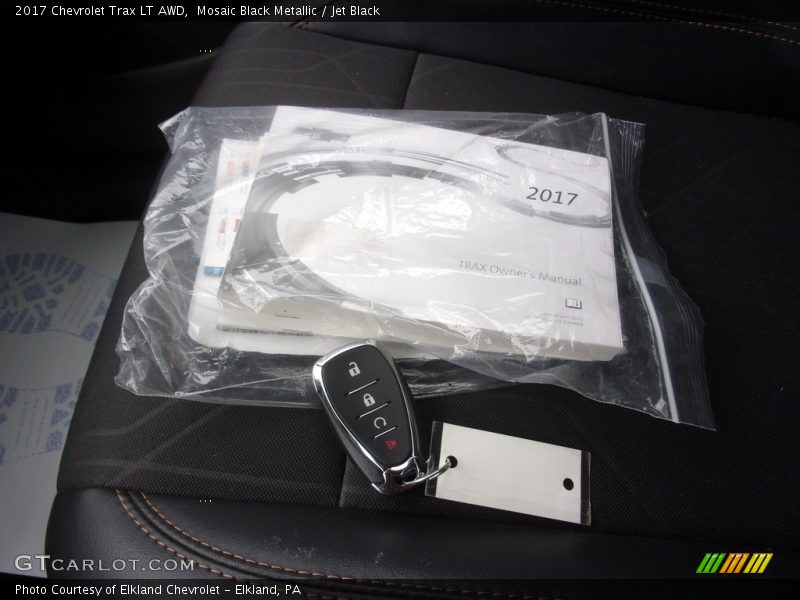 Mosaic Black Metallic / Jet Black 2017 Chevrolet Trax LT AWD