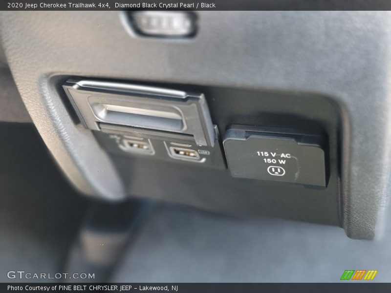 Diamond Black Crystal Pearl / Black 2020 Jeep Cherokee Trailhawk 4x4