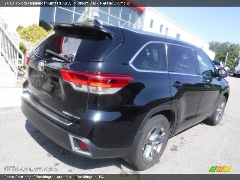 Midnight Black Metallic / Almond 2018 Toyota Highlander Limited AWD