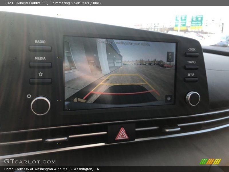 Shimmering Silver Pearl / Black 2021 Hyundai Elantra SEL