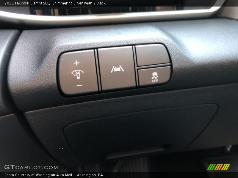 Shimmering Silver Pearl / Black 2021 Hyundai Elantra SEL