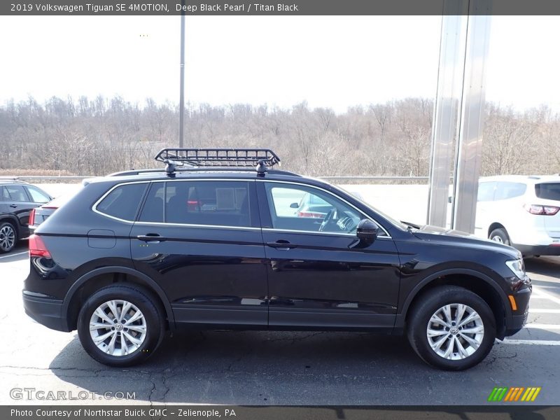 Deep Black Pearl / Titan Black 2019 Volkswagen Tiguan SE 4MOTION