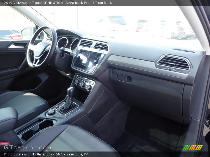 Deep Black Pearl / Titan Black 2019 Volkswagen Tiguan SE 4MOTION