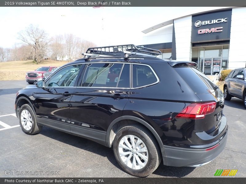 Deep Black Pearl / Titan Black 2019 Volkswagen Tiguan SE 4MOTION