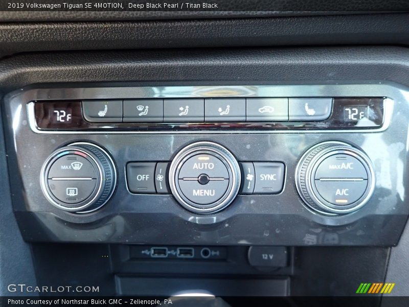 Deep Black Pearl / Titan Black 2019 Volkswagen Tiguan SE 4MOTION