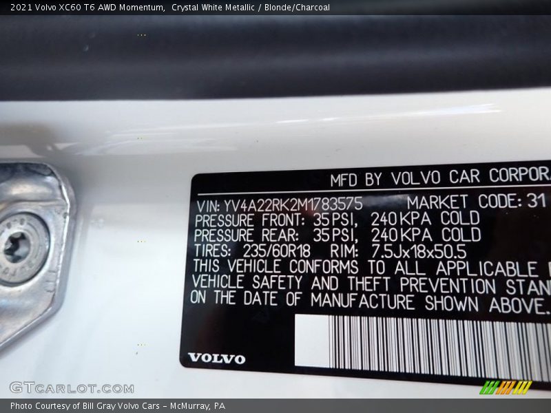 Crystal White Metallic / Blonde/Charcoal 2021 Volvo XC60 T6 AWD Momentum