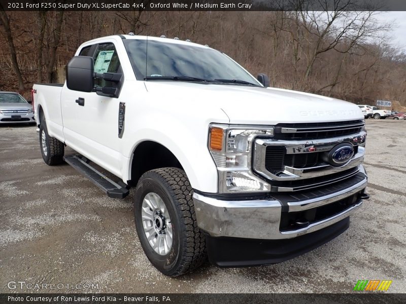 Oxford White / Medium Earth Gray 2021 Ford F250 Super Duty XL SuperCab 4x4