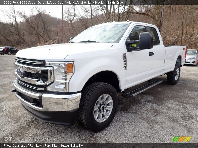 Oxford White / Medium Earth Gray 2021 Ford F250 Super Duty XL SuperCab 4x4