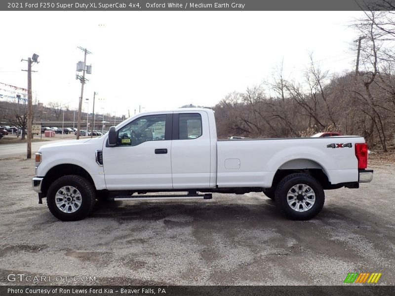 Oxford White / Medium Earth Gray 2021 Ford F250 Super Duty XL SuperCab 4x4