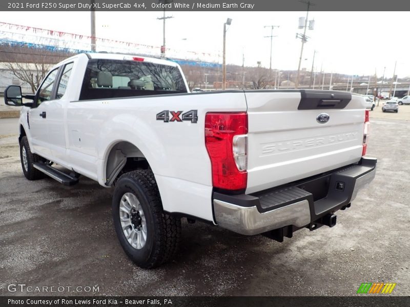Oxford White / Medium Earth Gray 2021 Ford F250 Super Duty XL SuperCab 4x4