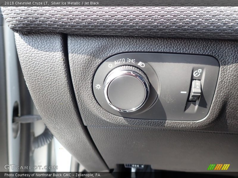 Silver Ice Metallic / Jet Black 2018 Chevrolet Cruze LT