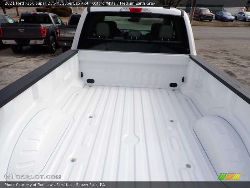 Oxford White / Medium Earth Gray 2021 Ford F250 Super Duty XL SuperCab 4x4