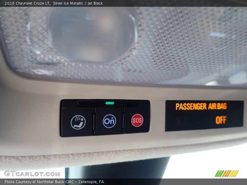 Silver Ice Metallic / Jet Black 2018 Chevrolet Cruze LT