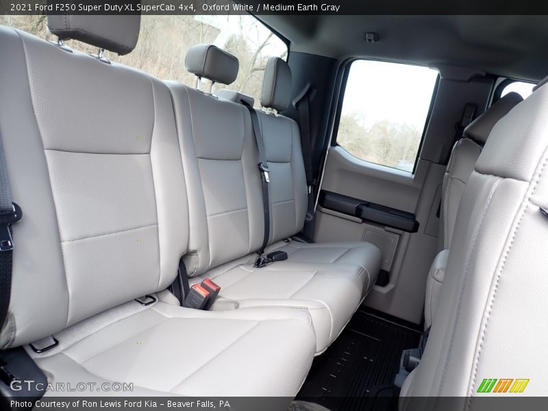 Oxford White / Medium Earth Gray 2021 Ford F250 Super Duty XL SuperCab 4x4