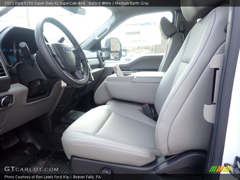 Oxford White / Medium Earth Gray 2021 Ford F250 Super Duty XL SuperCab 4x4
