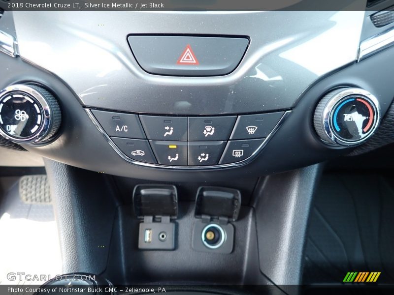 Silver Ice Metallic / Jet Black 2018 Chevrolet Cruze LT