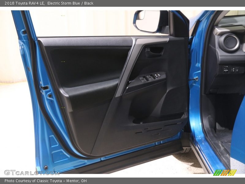 Electric Storm Blue / Black 2018 Toyota RAV4 LE